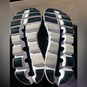 Qc woman, running shoes